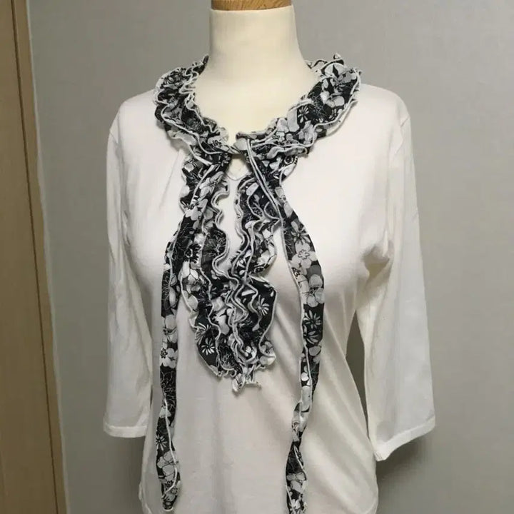 [BUNJANG] Vintage Floral Lace Frill T-shirt / 일본빈티지 플라워 타이 레이스 프릴 티셔츠