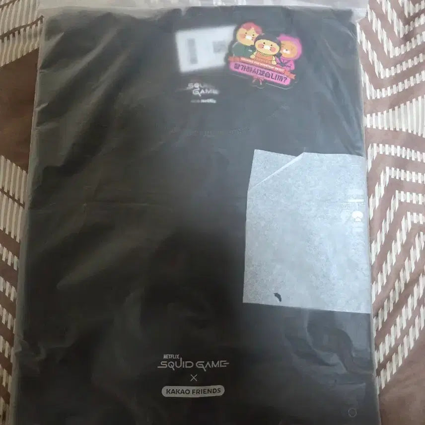 [BUNJANG] Kakao Friends Squid Game Collaboration T-shirt / 카카오프렌즈 X 오징어게임 콜라보 반팔티셔츠(새상품)