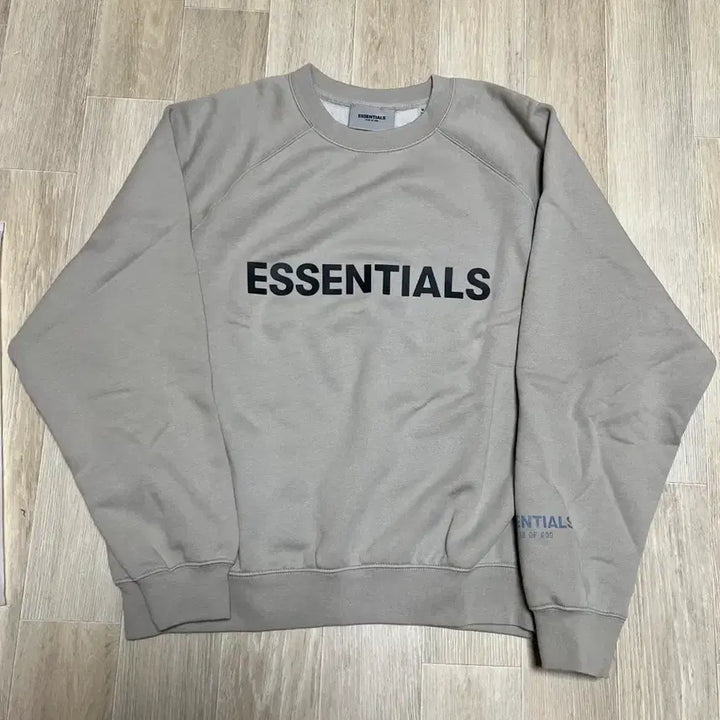 [BUNJANG] Fear of God Essentials 20FW Taupe Sweatshirt / [새상품]20fw 피오갓 에센셜 맨투맨 타우페 실리콘 아플리케