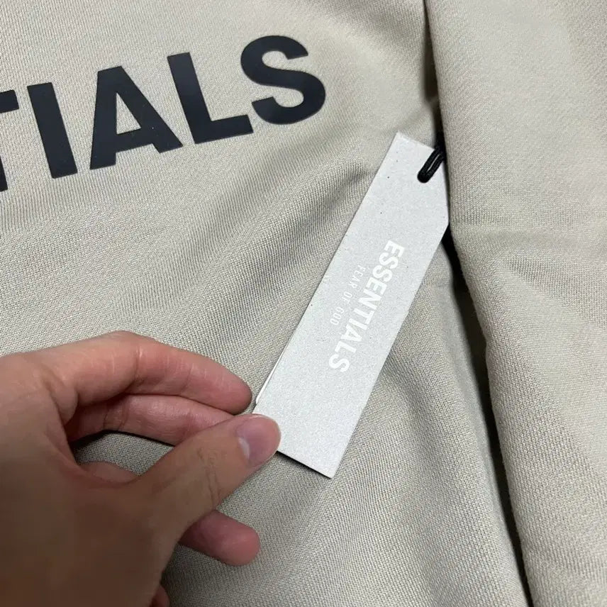 [BUNJANG] Fear of God Essentials 20FW Taupe Sweatshirt / [새상품]20fw 피오갓 에센셜 맨투맨 타우페 실리콘 아플리케