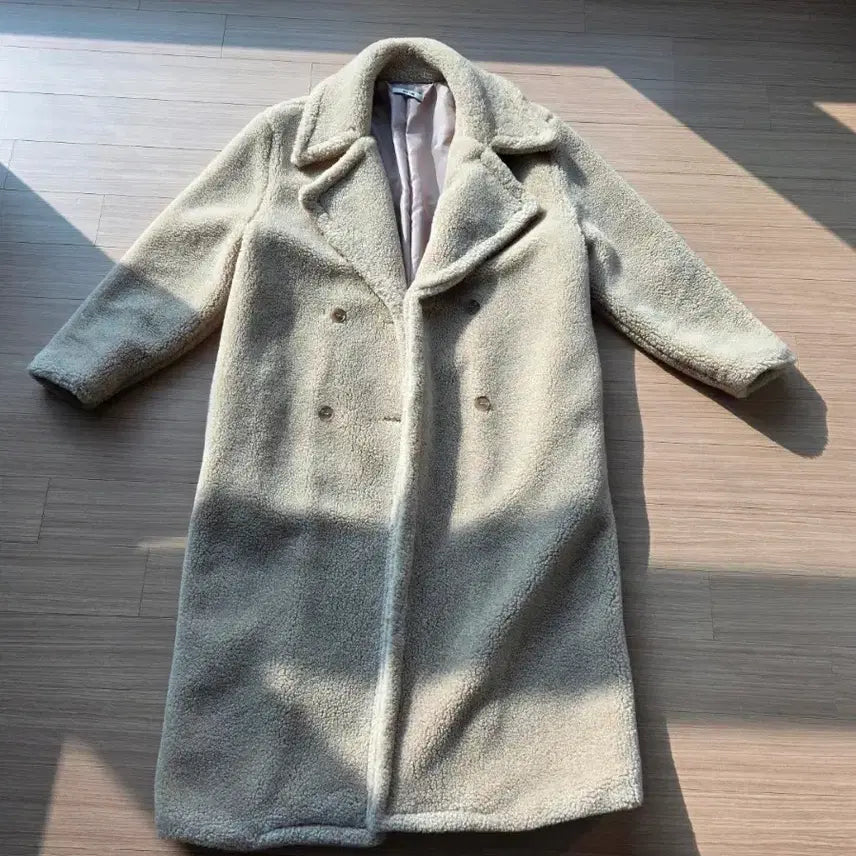 [SOLD OUT] 아이보리 뽀글이 롱 코트