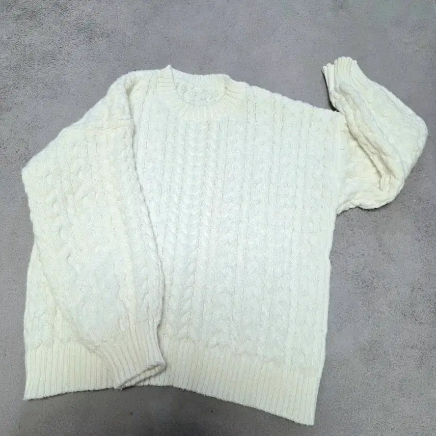[BUNJANG] Kkwabaegi Knit Top / 꽈베기니트티 새거 77