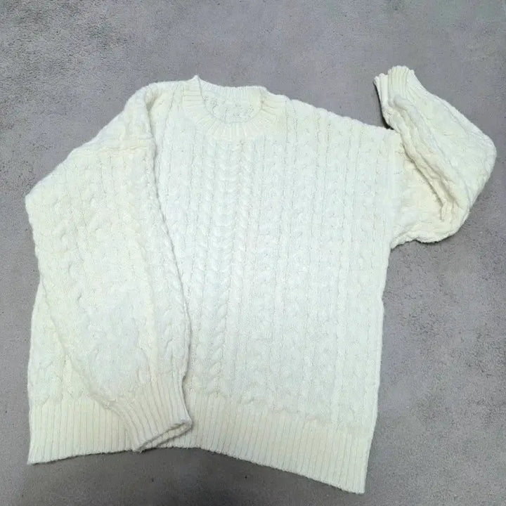 [BUNJANG] Kkwabaegi Knit Top / 꽈베기니트티 새거 77