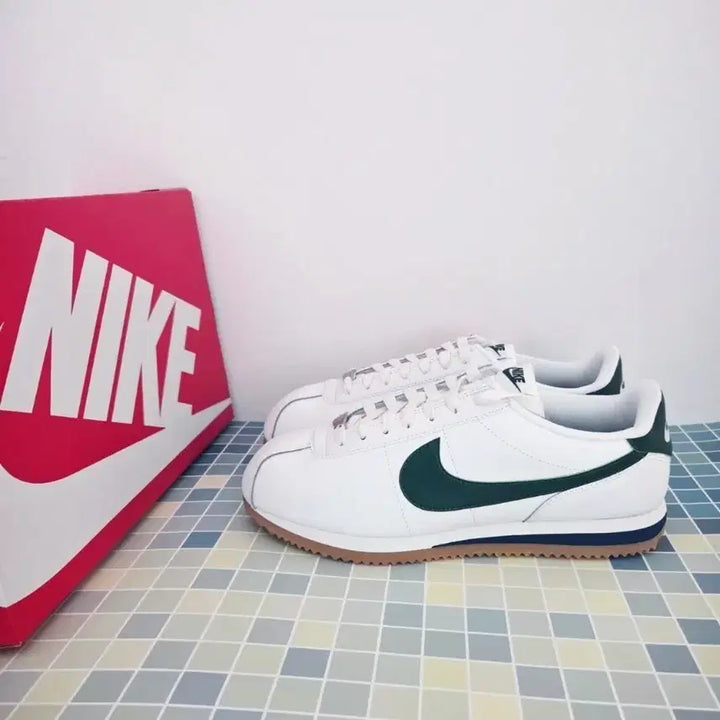 [BUNJANG] Nike Cortez Sneakers (White/Green) - New / 나이키 운동화 265 (코르테즈 새상품)