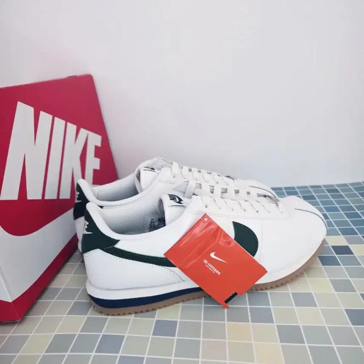[BUNJANG] Nike Cortez Sneakers (White/Green) - New / 나이키 운동화 265 (코르테즈 새상품)