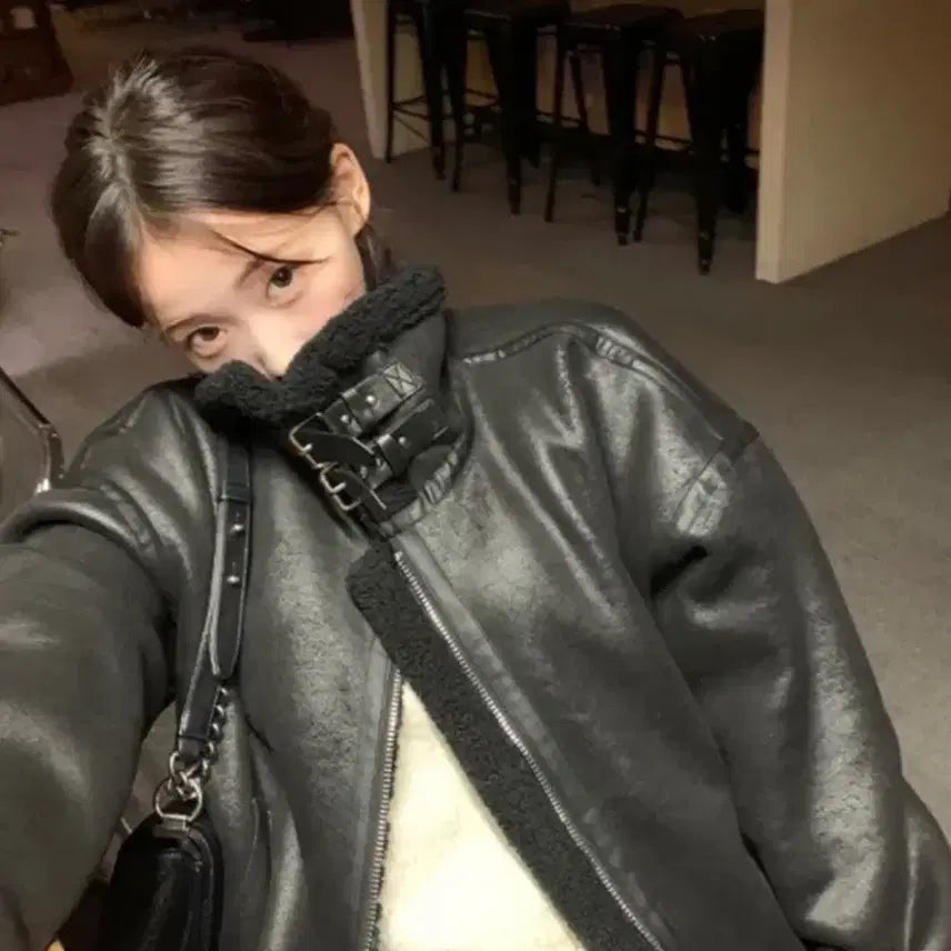 [BUNJANG] Young &amp; Rich Berlin Black Mustang Jacket / 영앤리치 무스탕