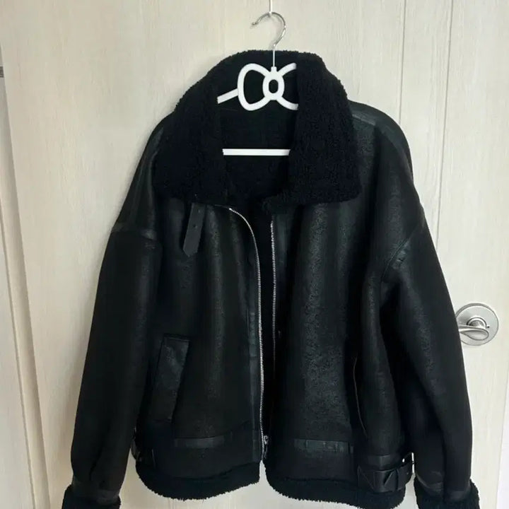 [BUNJANG] Young &amp; Rich Berlin Black Mustang Jacket / 영앤리치 무스탕