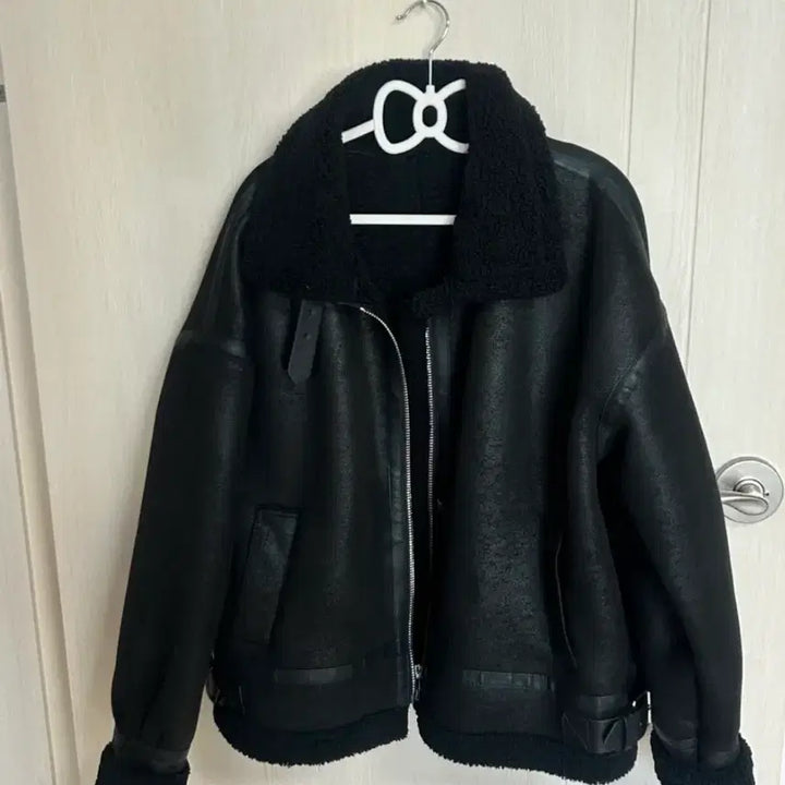 [BUNJANG] Young &amp; Rich Berlin Black Mustang Jacket / 영앤리치 무스탕