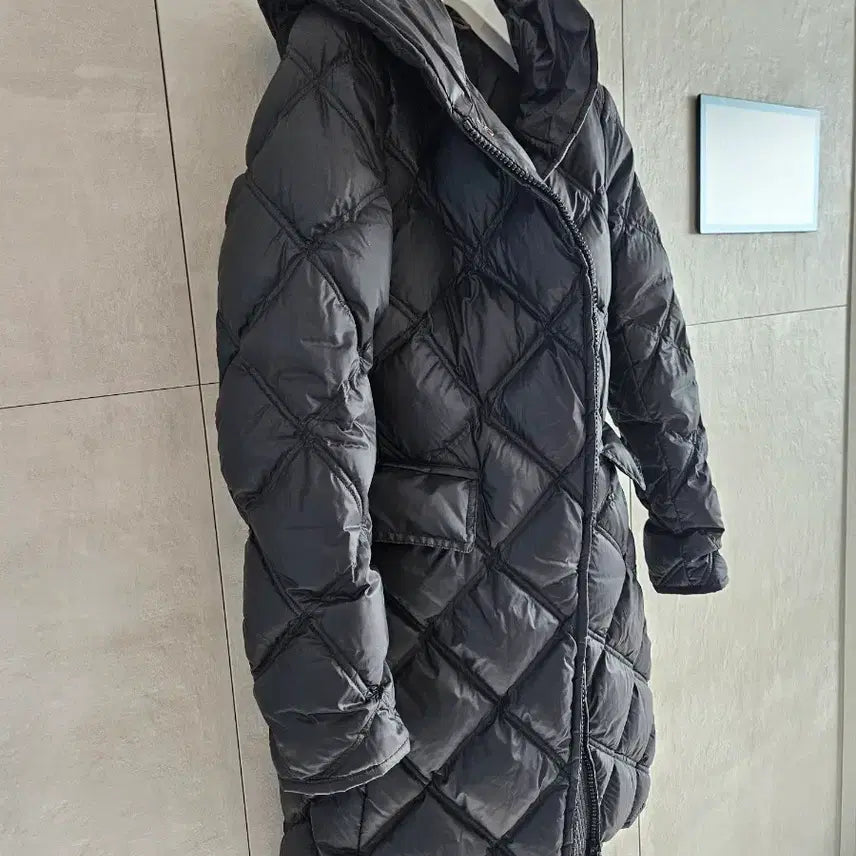 [BUNJANG] Petratey Hooded Quilted Long Down Jacket Black / 페트레이 후드 퀼팅 롱패딩 블랙 정품40