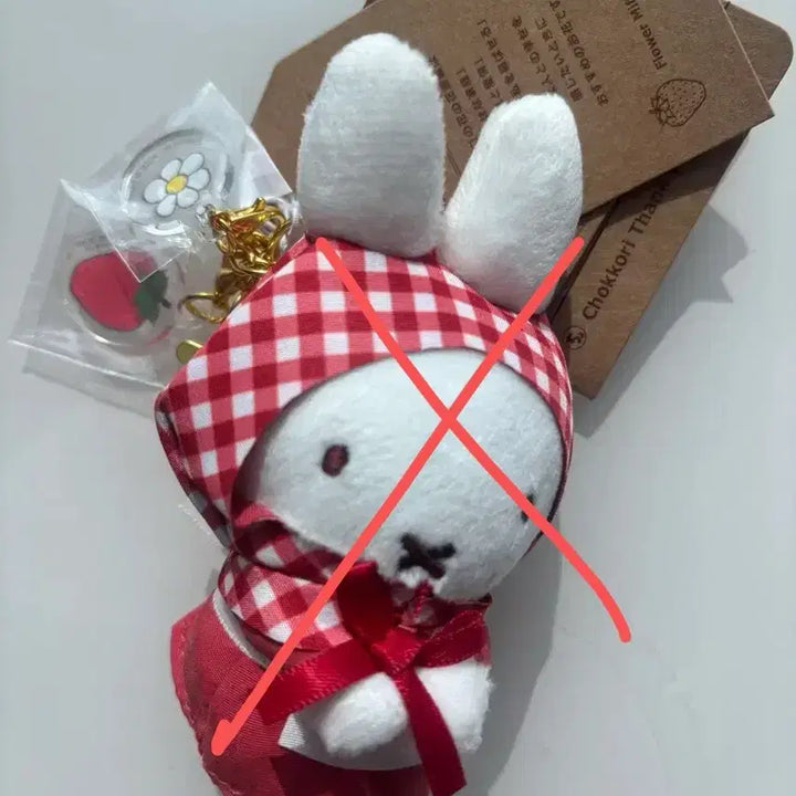 [BUNJANG] Miffy Chokkorisan Strawberry Tulip Checkered Keyring Plush / 일본정품 새상품 신상 미피 촛코리상 딸기 튤립 체크 키링 인형