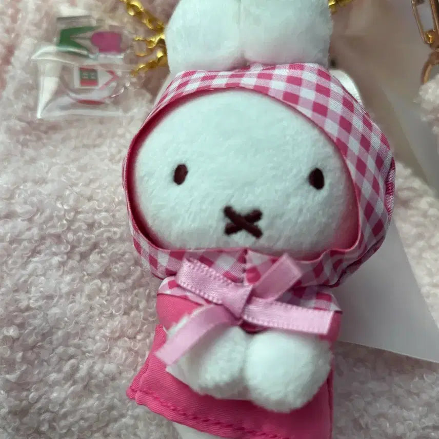 [BUNJANG] Miffy Chokkorisan Strawberry Tulip Checkered Keyring Plush / 일본정품 새상품 신상 미피 촛코리상 딸기 튤립 체크 키링 인형
