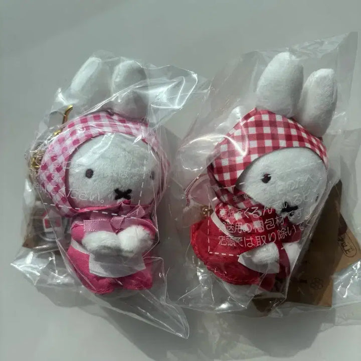 [BUNJANG] Miffy Chokkorisan Strawberry Tulip Checkered Keyring Plush / 일본정품 새상품 신상 미피 촛코리상 딸기 튤립 체크 키링 인형