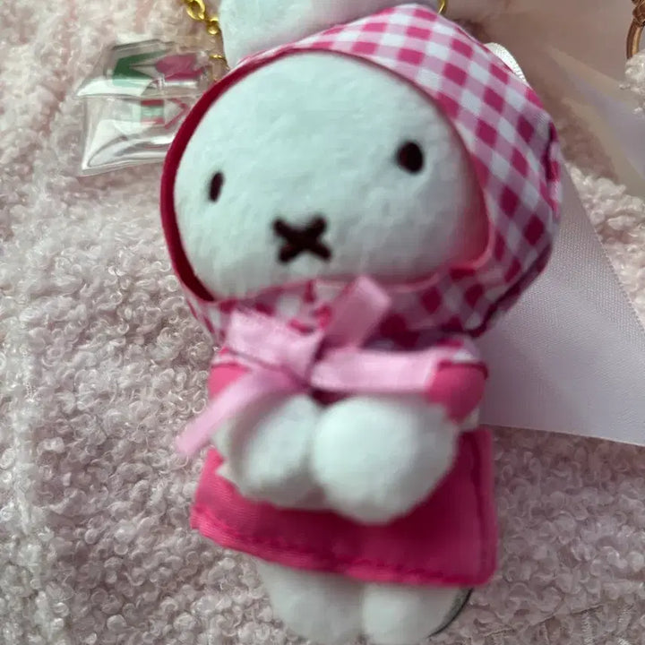 [BUNJANG] Miffy Chokkorisan Strawberry Tulip Checkered Keyring Plush / 일본정품 새상품 신상 미피 촛코리상 딸기 튤립 체크 키링 인형