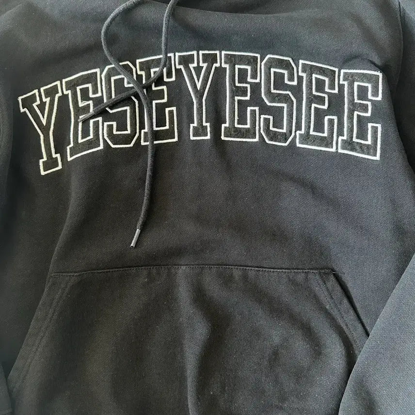 [BUNJANG] YESEYESEE Black Hoodie / YESEYESEE 예스아이씨 블랙 후드티