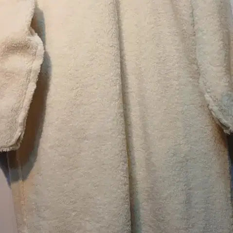 [SOLD OUT] 아이보리 뽀글이 롱 코트