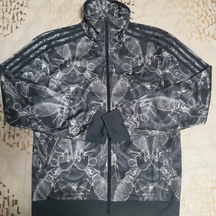 [BUNJANG] Adidas x Carnovsky Skeleton Printing Track Top - Size S / [상태최상]아디다스x카르노브스키 트랙탑 스켈레톤 프린팅 S