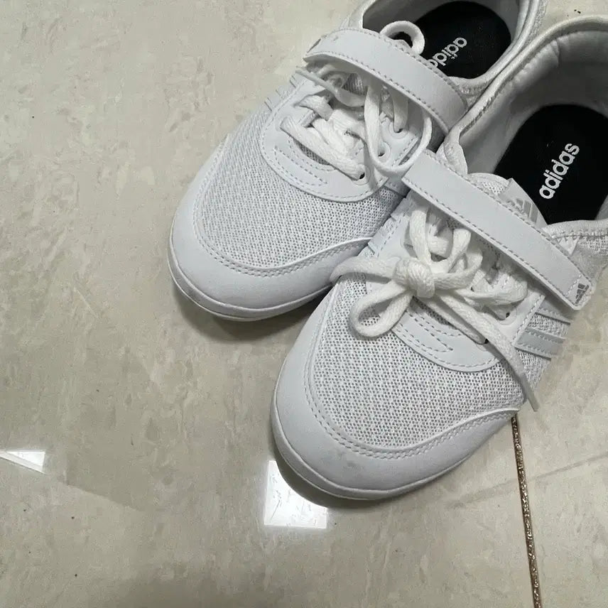 [BUNJANG] Adidas Diona 2.0 White 230mm Sneakers / 아디다스 디오나 2.0 흰색 230mm