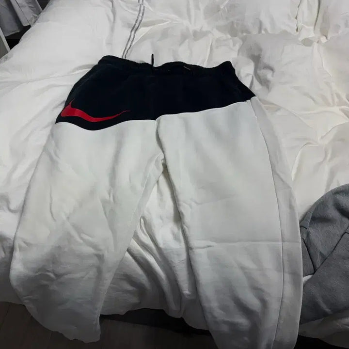 [BUNJANG] Nike Black/White Training Pants / 나이키 블랙/화이트 트레이닝 바지 (미국 동부 구매)