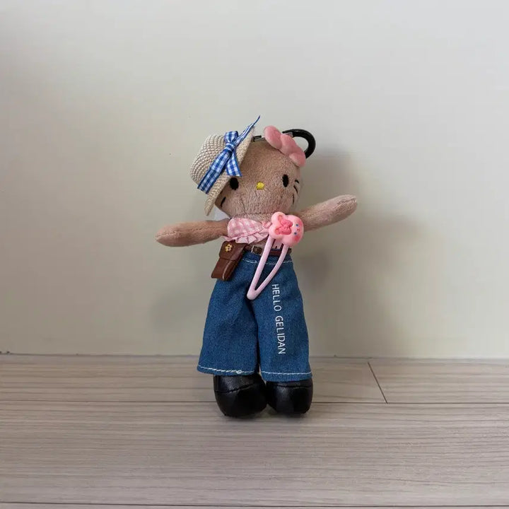 [BUNJANG] Tan Long Legs Kitty Doll Keyring / 롱다리 태닝 키티 인형 키링