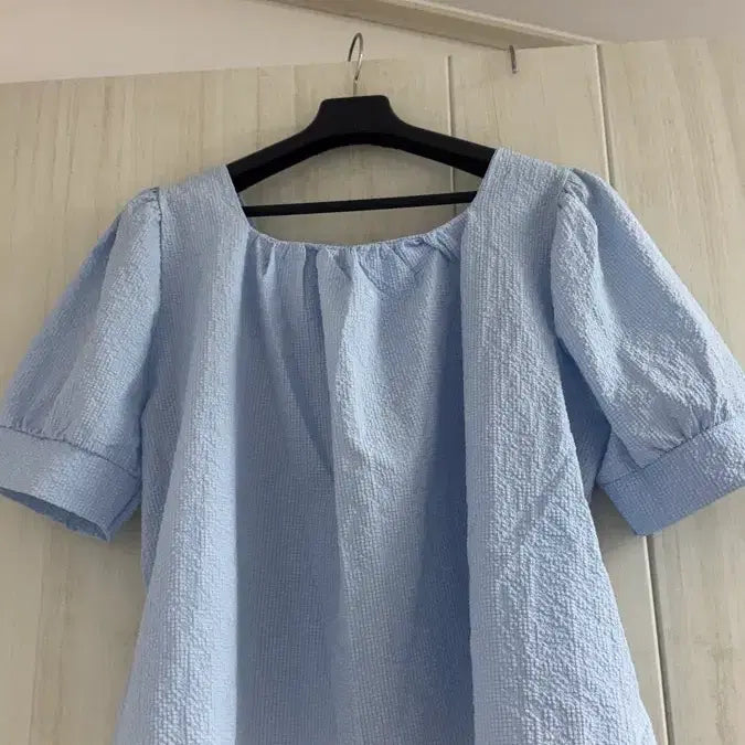 [BUNJANG] Sky Blue Puff Sleeve Blouse / 하늘색 퍼프 블라우스 반팔
