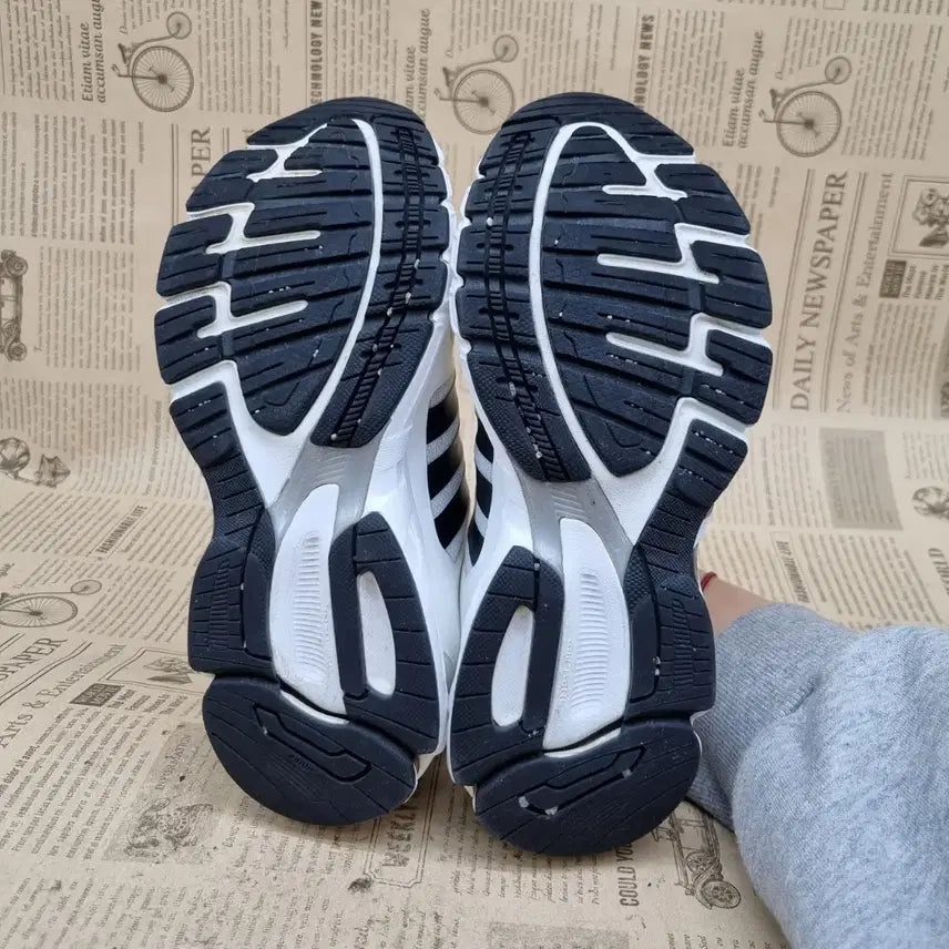 [BUNJANG] Adidas Equipment 10 Sneakers / 아디다스 이큅먼트10 운동화220
