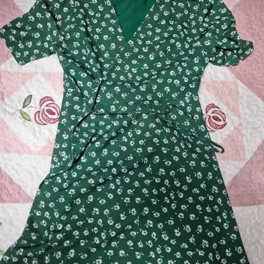 [BUNJANG] Floral V-Neck Dress / 플라워 브이넥 원피스