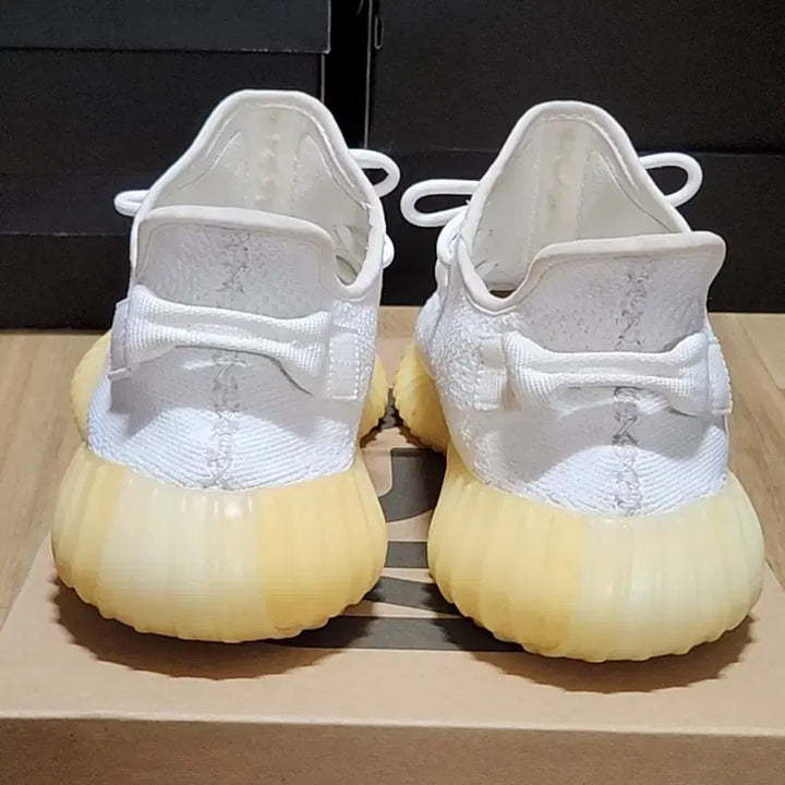 [BUNJANG] Adidas Yeezy Boost 350 V2 Cream White Sneakers / 아디다스 이지부스트 280 크림화이트 350v2