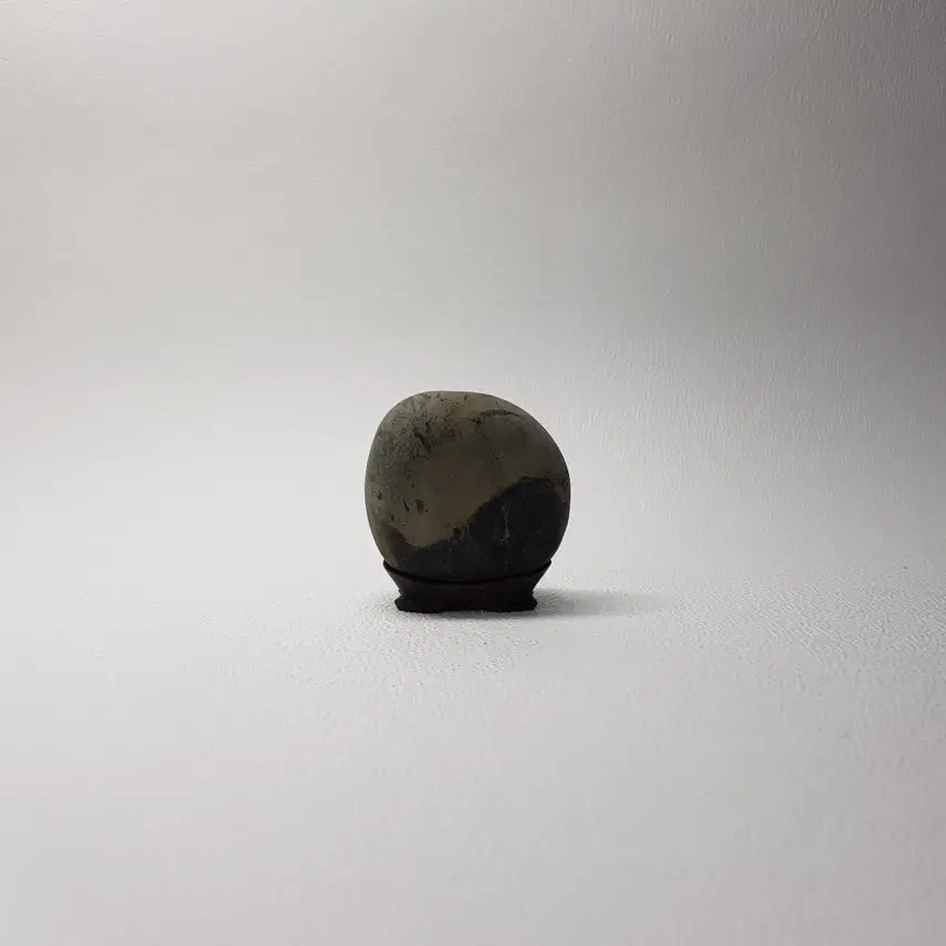 [BUNJANG] Monotone Stone with Taegeuk Pattern / 태극 문양의 조화가 돋보이는 모노톤 수석