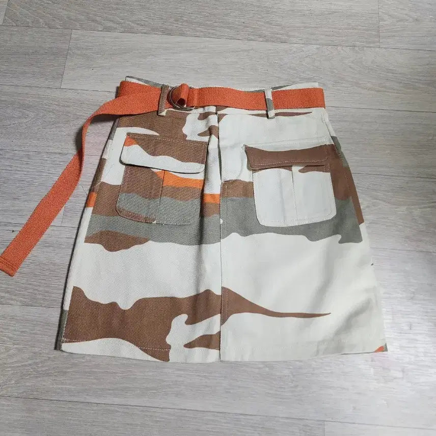 [BUNJANG] Camo Pattern Mini Skirt with Orange Belt / 카모 패턴 미니스커트 (오렌지 벨트 포함)