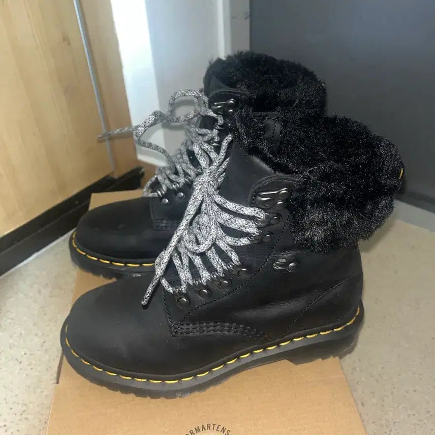 [BUNJANG] Dr. Martens 1460 Serena Color Fur Boots / 닥터마틴 1460 세레나 칼라 퍼 부츠 워커 검정 블랙 220