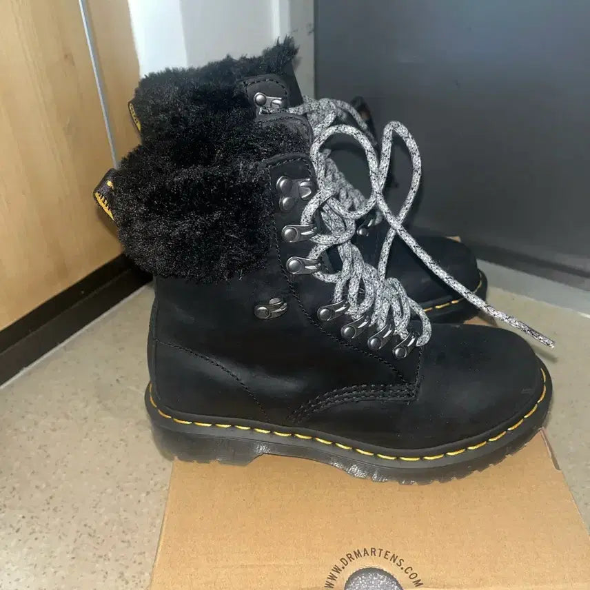 [BUNJANG] Dr. Martens 1460 Serena Color Fur Boots / 닥터마틴 1460 세레나 칼라 퍼 부츠 워커 검정 블랙 220