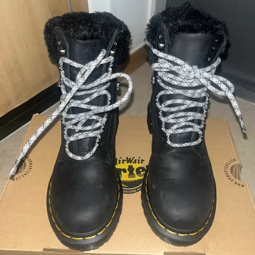 [BUNJANG] Dr. Martens 1460 Serena Color Fur Boots / 닥터마틴 1460 세레나 칼라 퍼 부츠 워커 검정 블랙 220