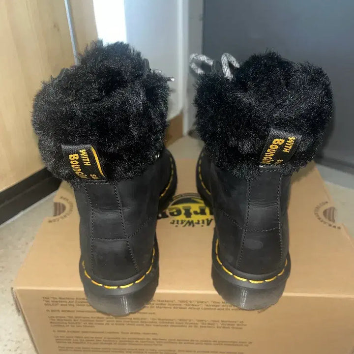 [BUNJANG] Dr. Martens 1460 Serena Color Fur Boots / 닥터마틴 1460 세레나 칼라 퍼 부츠 워커 검정 블랙 220