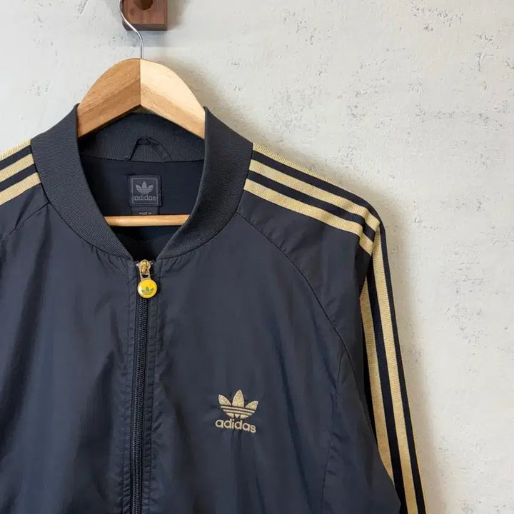 [BUNJANG] Adidas 00s Vintage Black Gold Trefoil Logo Track Jacket / [L] 아디다스 00s 빈티지 검금 트레포일 로고 트랙 자켓