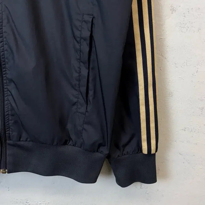 [BUNJANG] Adidas 00s Vintage Black Gold Trefoil Logo Track Jacket / [L] 아디다스 00s 빈티지 검금 트레포일 로고 트랙 자켓