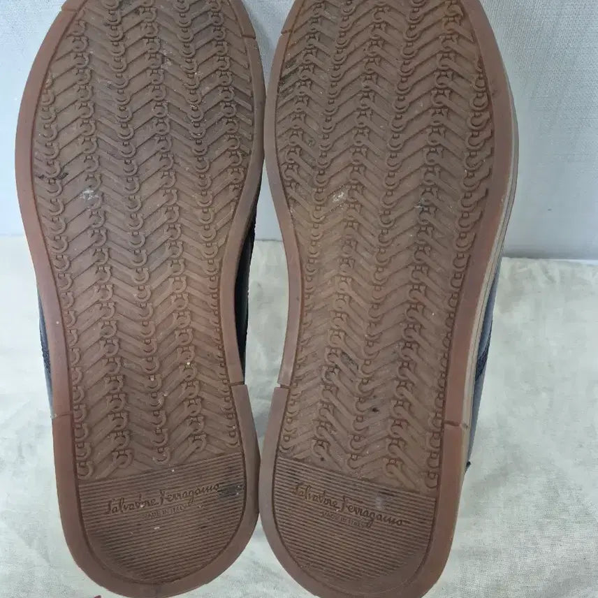 [BUNJANG] Ferragamo Sneakers (Size 255) / 페라가모 스니커즈255사이즈
