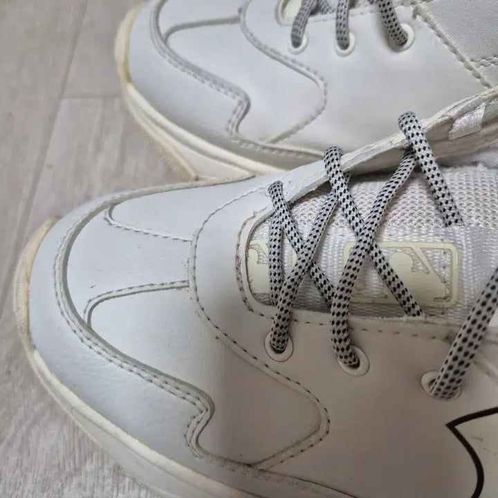 [BUNJANG] MLB Big Ball Chunky New York Yankees Sneakers (Size 265) / mlb 빅볼청키 양키스 265