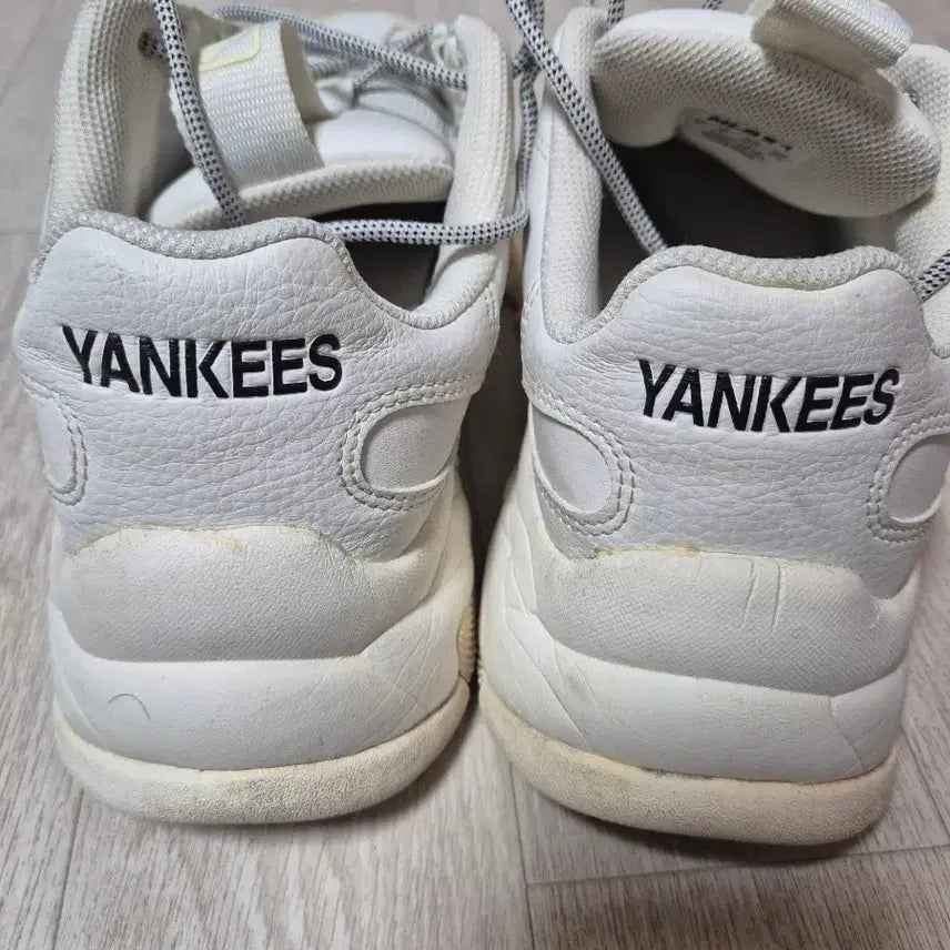 [BUNJANG] MLB Big Ball Chunky New York Yankees Sneakers (Size 265) / mlb 빅볼청키 양키스 265