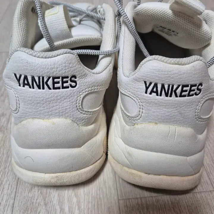 [BUNJANG] MLB Big Ball Chunky New York Yankees Sneakers (Size 265) / mlb 빅볼청키 양키스 265