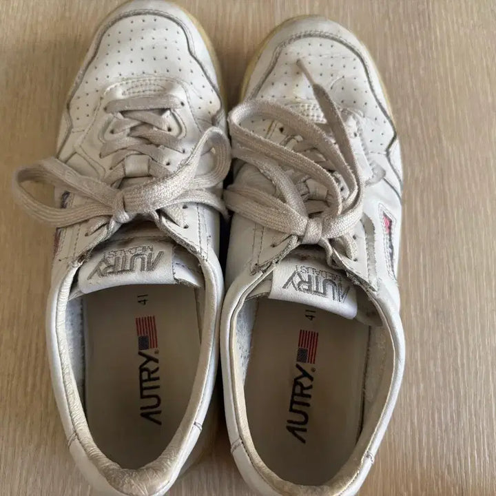 [BUNJANG] Autry Medalist White Sneakers / 오트리 메달리스트 화이트 스니커즈