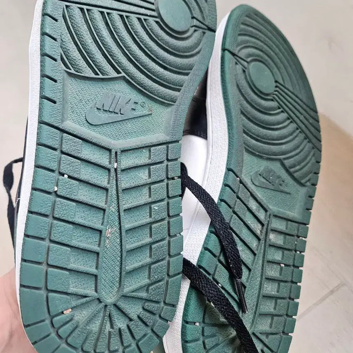 [BUNJANG] Nike Jordan 1 Low Green Toe Sneakers / 조던1 로우 그린토
