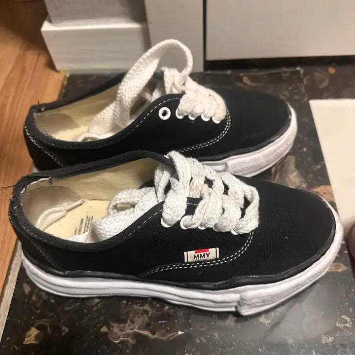 [BUNJANG] Maison Mihara Yasuhiro Baker Low Black Sneakers / 메종 미하라 야스히로 베이커 로우 블랙 스니커즈37
