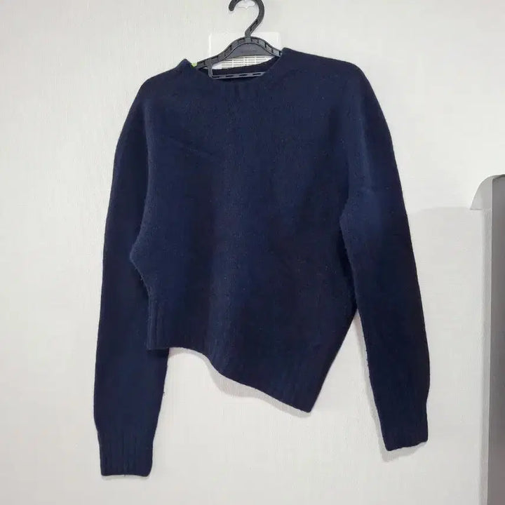 [BUNJANG] Navy Asymmetric Knit Sweater / 네이비 언발란스 니트 스웨터