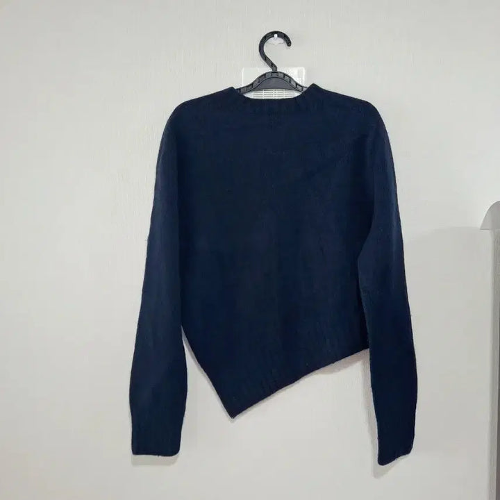 [BUNJANG] Navy Asymmetric Knit Sweater / 네이비 언발란스 니트 스웨터