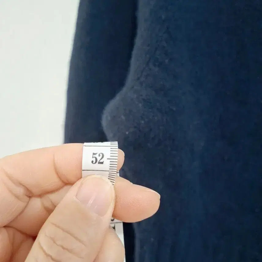 [BUNJANG] Navy Asymmetric Knit Sweater / 네이비 언발란스 니트 스웨터