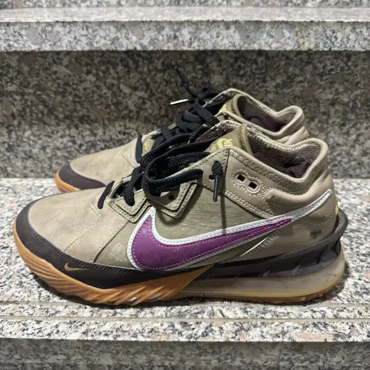 [BUNJANG] Nike LeBron 18 Atmos 275 React LA Lakers NBA Sneakers / 나이키 르브론 18 아트모스 275 리액트 LA 레이커스 NBA