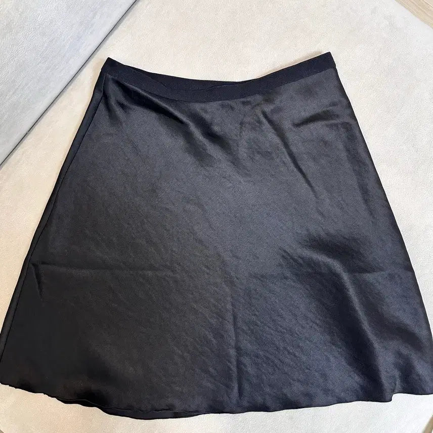 [BUNJANG] Urbanic Urbanic30 Satin Midi Skirt Black / 얼바닉 urbanic30 실비 새틴 스커트 블랙