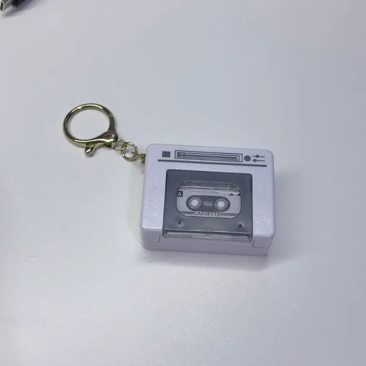 [SOLD OUT] 녹음되는 레트로 카세트 테이프 키링 녹음가챠 화이트