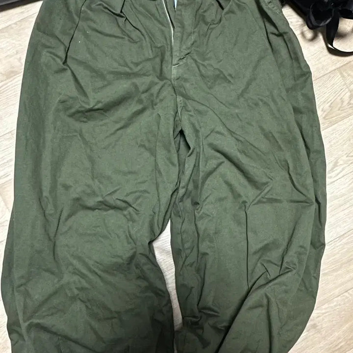 [BUNJANG] Harvesty Balloon Pants Khaki / 하베스티 벌룬팬츠 카키