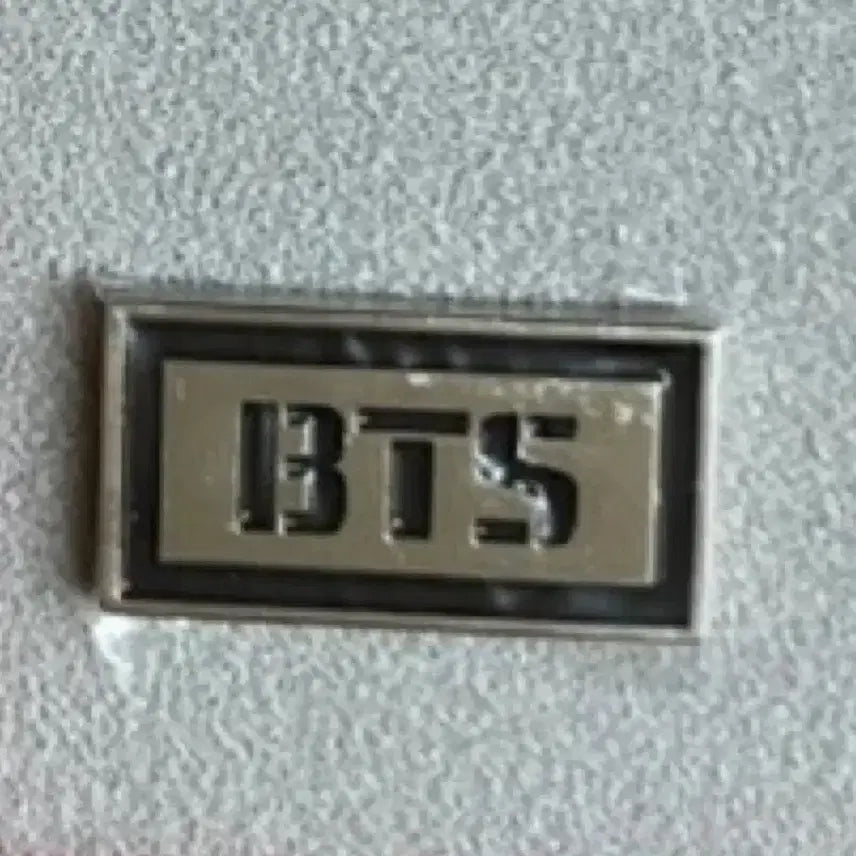 [BUNJANG] BTS The Most Beautiful Moment in Life On Stage Brooch Set / BTS 화양연화 On Stage 브로치 세트